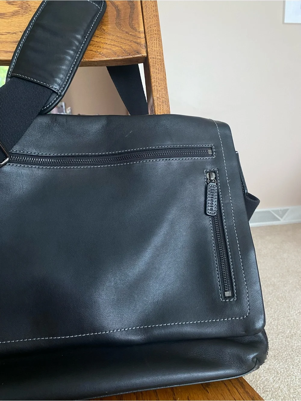Levenger Black Leather Messenger Bag with Wide Strap